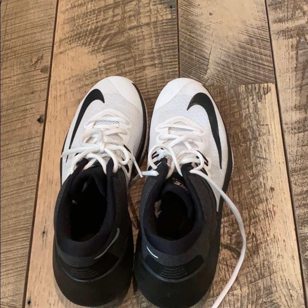 Nike basketball shoes size 7.5
